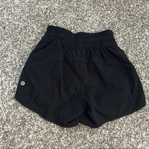 Lululemon Tracker Low-Rise Lined Short 4"